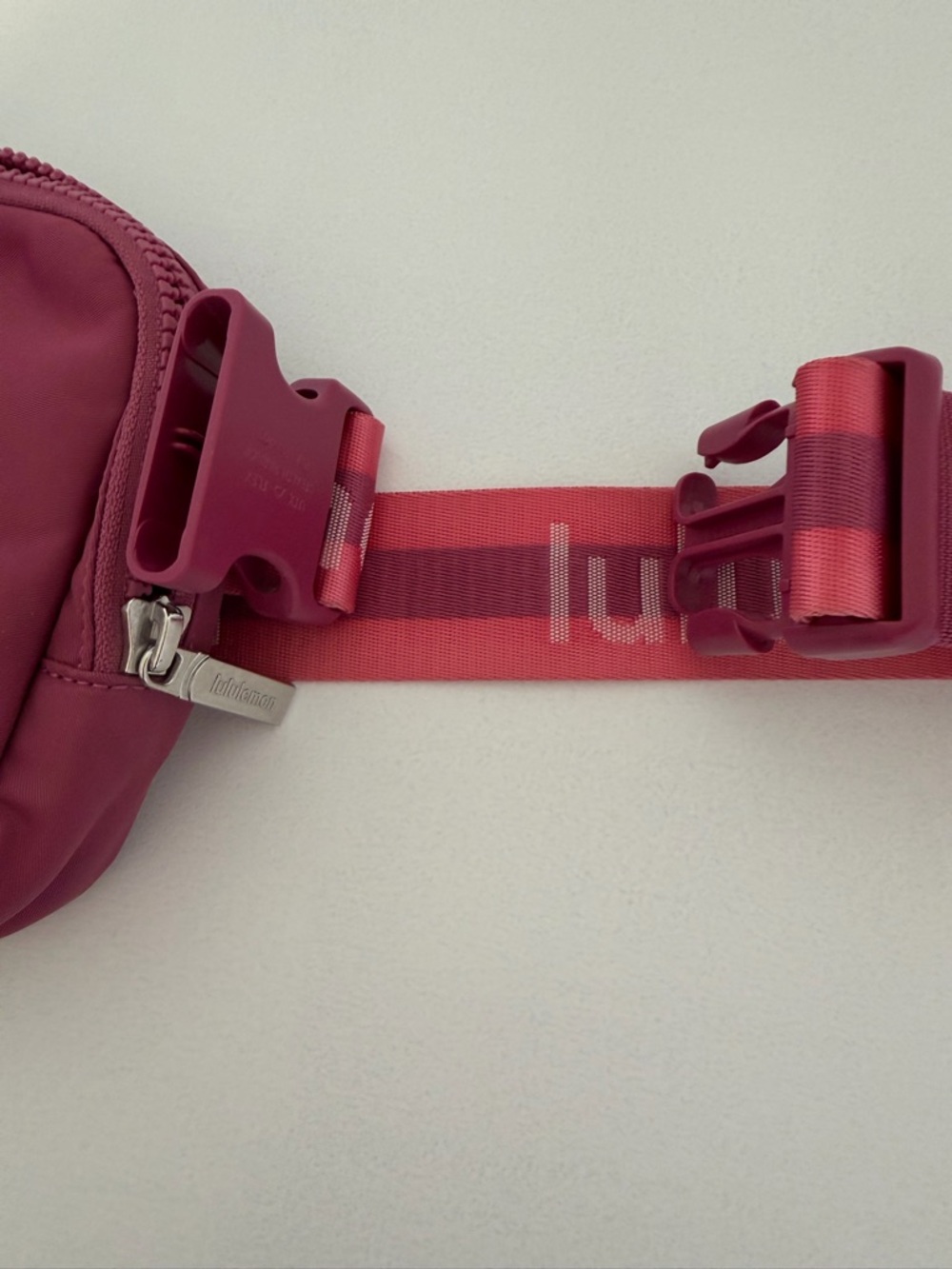 LuLuLemon Color Washed Mauve Sakura Pink White Everywhere Belt Bag 1L EUC - Picture 7 of 9